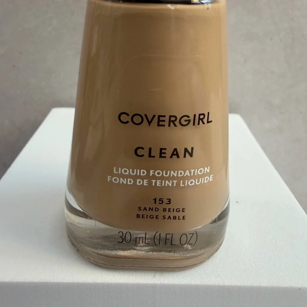 🩷5/$10🩷 COVERGIRL Clean Liquid Foundation - Sand Beige